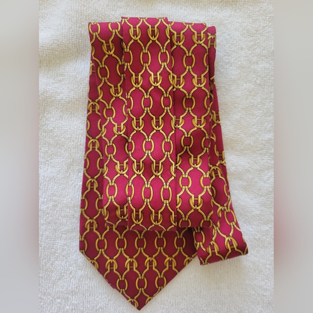 Brooks Brothers Vintage Burgundy and Gold Chain Silk Tie